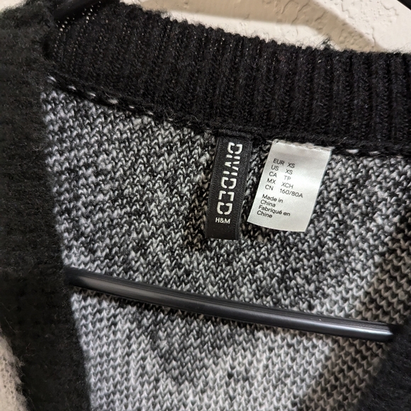H&M Divided Black and White Diamond Harlequin Cardigan Sweater Oversized XS - Picture 5 of 6